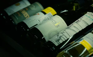 Erfahren Sie, welche Nährstoffangaben bei Wein verpflichtend sind, wie der Brennwert berechnet wird und wie Sie durch digitale Lösungen wie QR-Codes Ihre Kennzeichnung optimieren können.